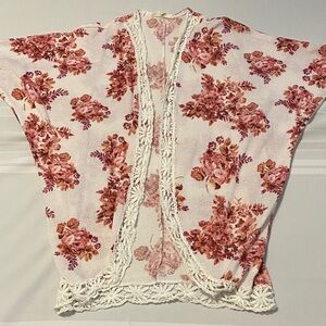 Pinque Women’s Floral Kimono with Lace Trim